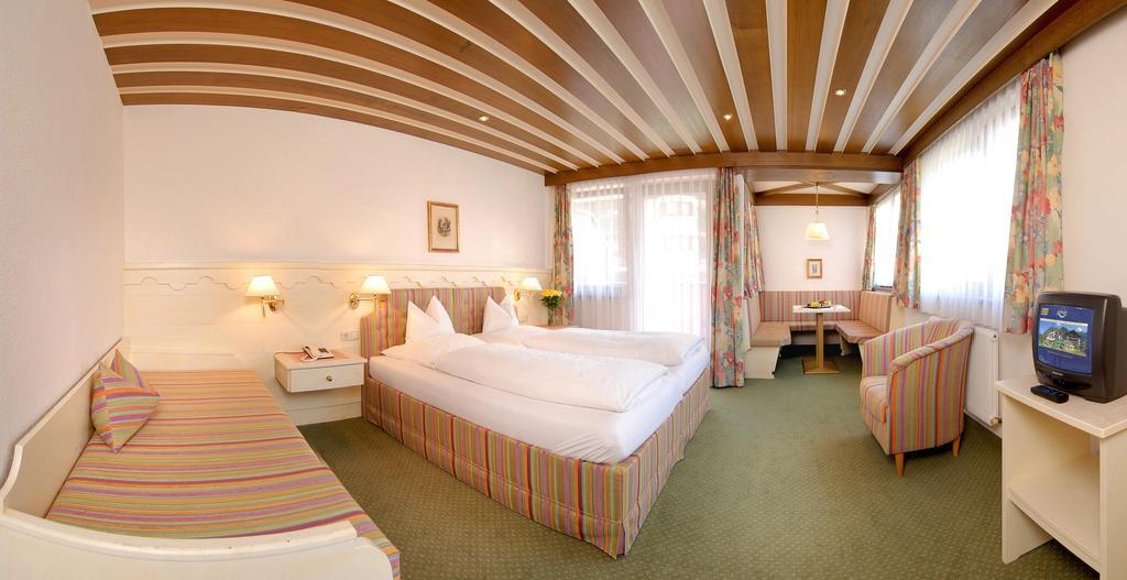 Strass - Sport & Spa Hotel Mayrhofen Quarto foto