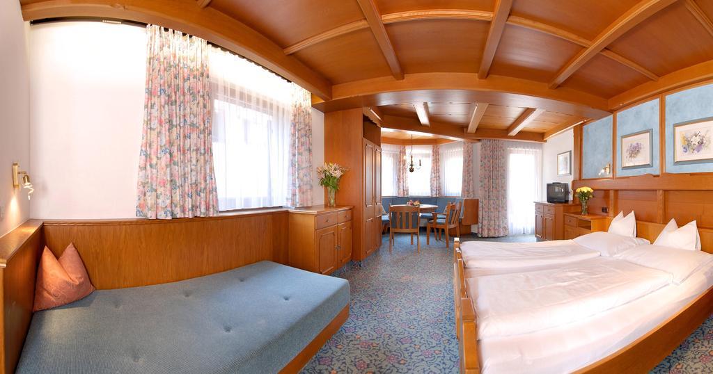 Strass - Sport & Spa Hotel Mayrhofen Quarto foto