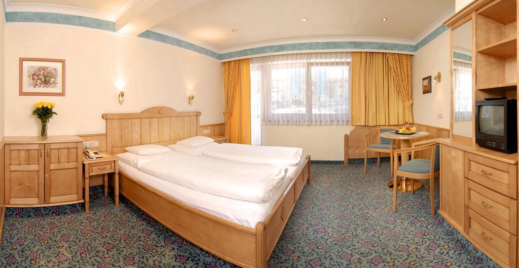 Strass - Sport & Spa Hotel Mayrhofen Quarto foto