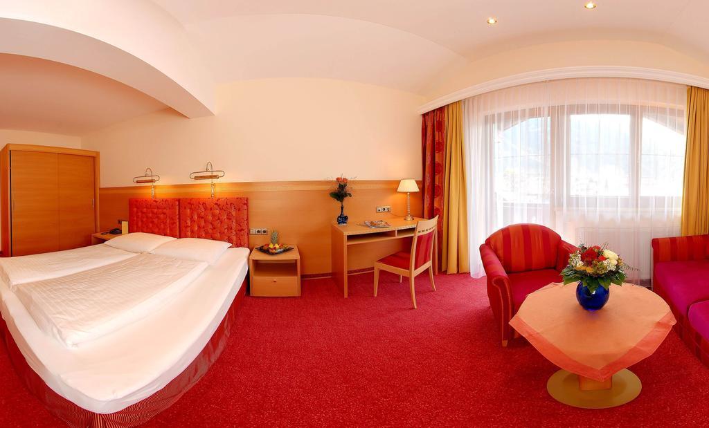 Strass - Sport & Spa Hotel Mayrhofen Quarto foto