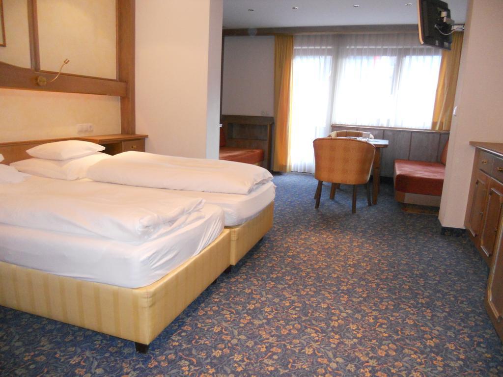 Strass - Sport & Spa Hotel Mayrhofen Quarto foto